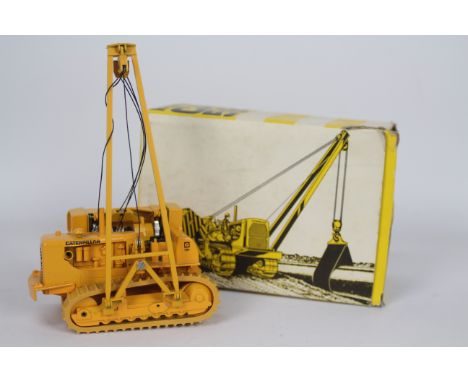 Gescha - A boxed CAT 594 Rohrverleger pipelayer. # 2872. The model appears in Near Mint condition with only a couple of minor