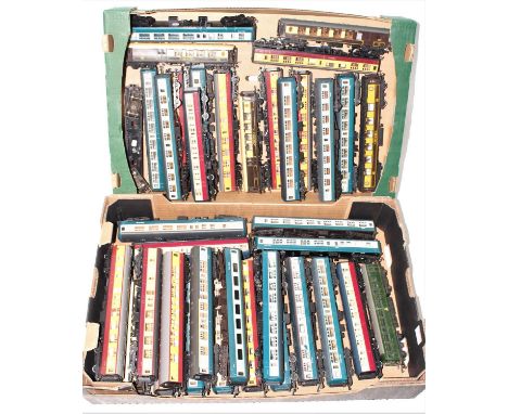 Two trays containing 39 various mixed 00 scale rolling and passenger stock, mixed brands and manufactures to include Wrenn Ra