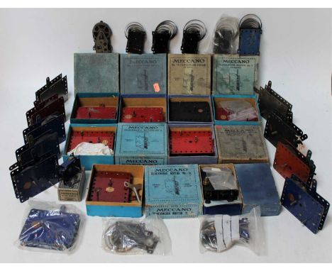 Large tray of approx 24 Meccano clockwork motors; mix of Nos. 1, 1A reversing, 2, Magic