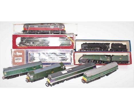 One tray containing a quantity of various mixed issue 00 gauge railway items, some examples require minor restoration, others