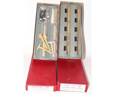 Hornby Dublo Engine Shed Kit 5005 and extension 5006, both complete, 5005 will benefit by cleaning, plain red box (VGNM-BVG)