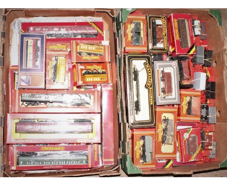 48 various boxed and loose 00 scale wagons and accessories, mixed manufactures to include Hornby Mainline, Lima and others, e