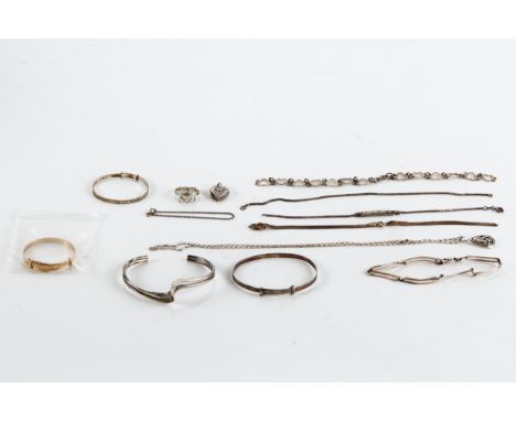 A 9CT HALLMARKED YELLOW GOLD BABY'S BANGLE, a 9ct gold DOG CLIP (approximately 3.8 grams) and sundry silver JEWELLERY, approx
