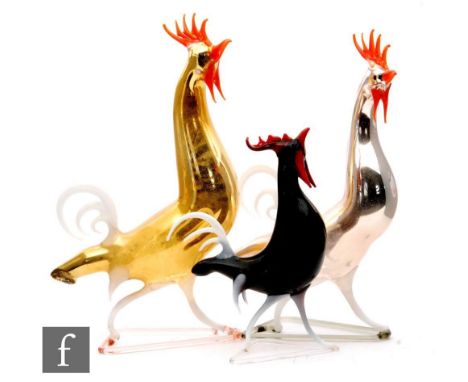 A graduated set of three 1930s lamp work cockerels by Bimini, each with applied red comb, beak and wattle and white tail and 