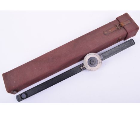 German E Leitz Wetzlar Range Finder, housed in its original carry case. Appears to be in good condition. Case missing closing