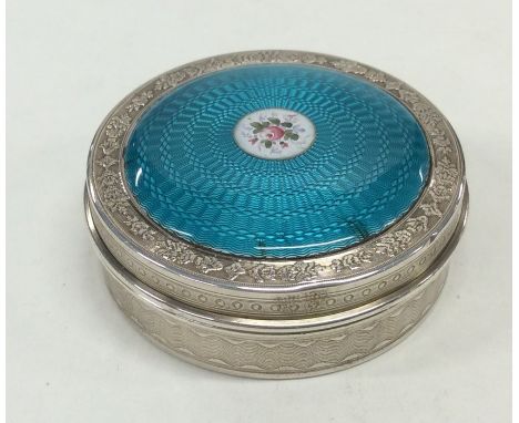 A good quality Continental silver enamel top pill box with engine turned decoration. Approx. 40 grams. Est. £80 - £120.