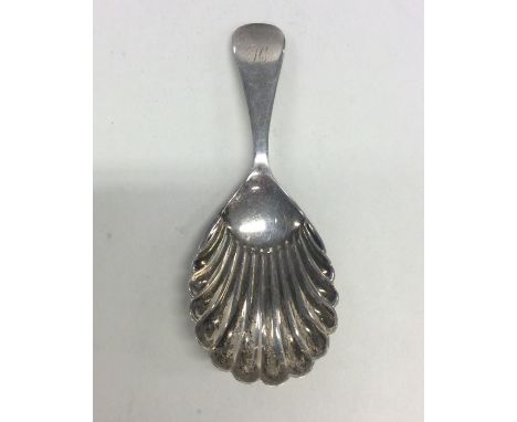 An Edwardian OE pattern silver caddy spoon. Sheffield. By HA. Approx. 14 grams. Est. £25 - £30.