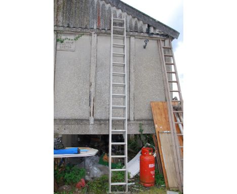 A sixteen rung aluminium extension ladder. 