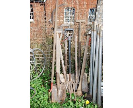 Quantity of garden tools - includes spade, fork, pickaxe, hoe etc.