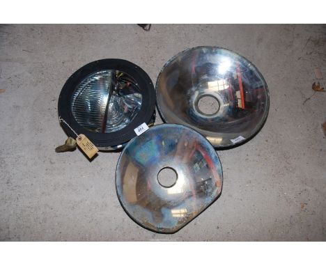 A Harley Aircraft landing lamp, model no. 8KDIR serial no. 6507, and two reflective lamp backs.