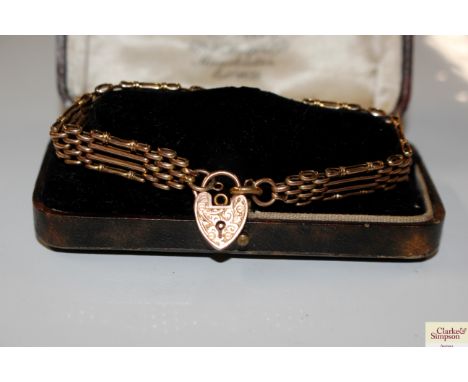 A 9ct gold gate link bracelet, approx. 8g