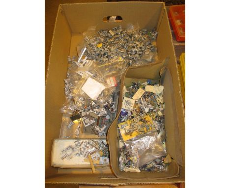 Box of Metal Model Soldiers etc 