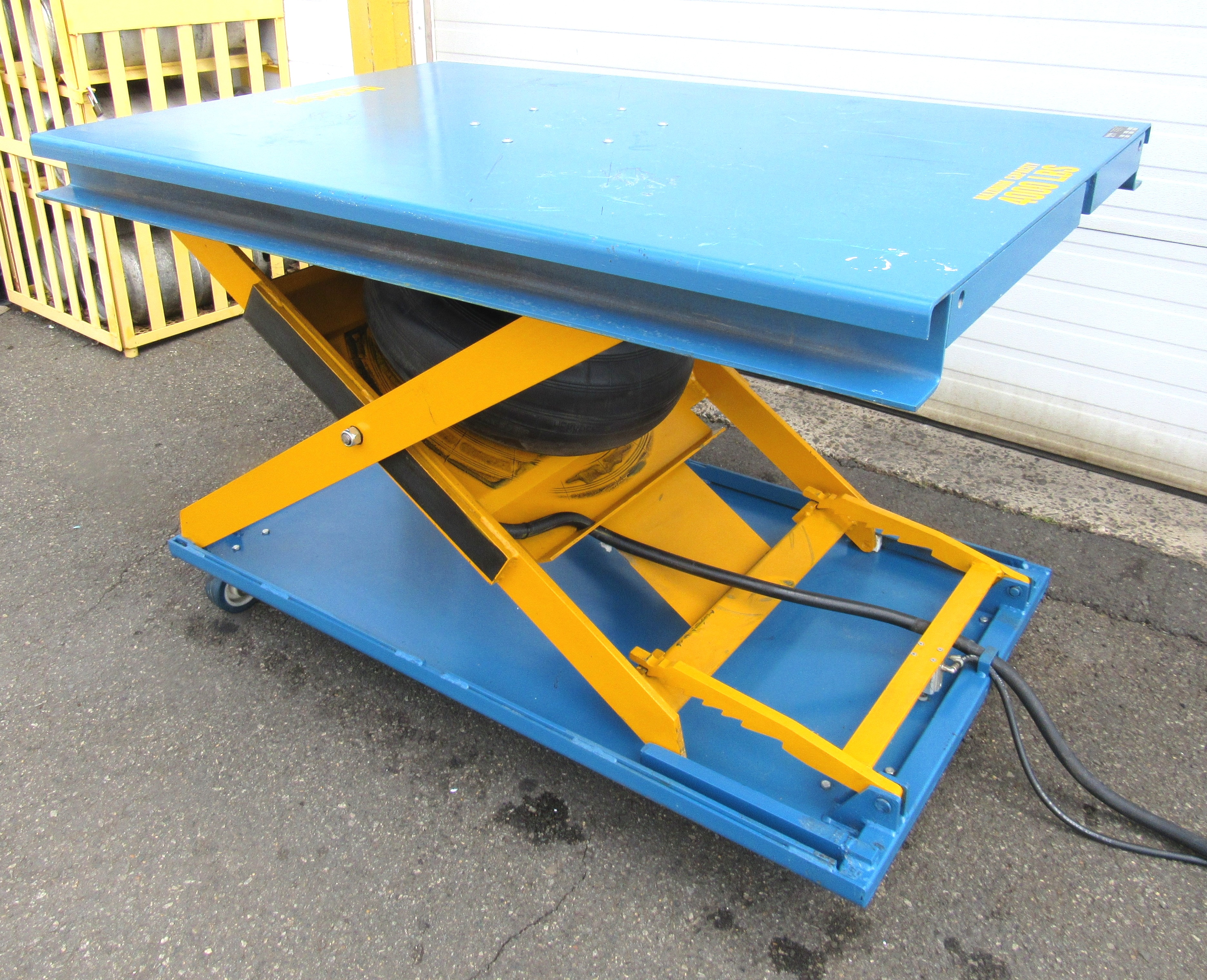 HerkulesEnkon 4000 lb. Air Scissor Lift Table 42" x 63" Platform