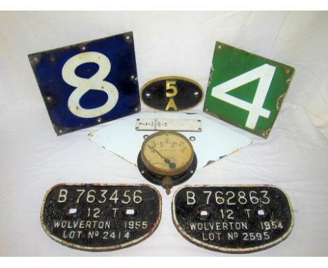 A lot containing various railway items to include 2 x Wagon D plates No B 76346 and B 762863 both 12 tons. BR standard pressu