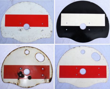 A Lot containing 4 x SR Shunt signal discs. One being enamel the others being screen printed in original condition.