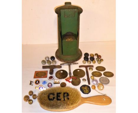 A lot containing a small collection of railway buttons, pay checks and other items including an Edmondsons ticket dating mach