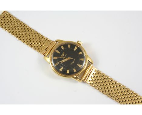 A GENTLEMAN'S 18CT. GOLD AUTOMATIC CONQUEST WRISTWATCH BY LONGINES the signed circular black dial with dagger and baton numer