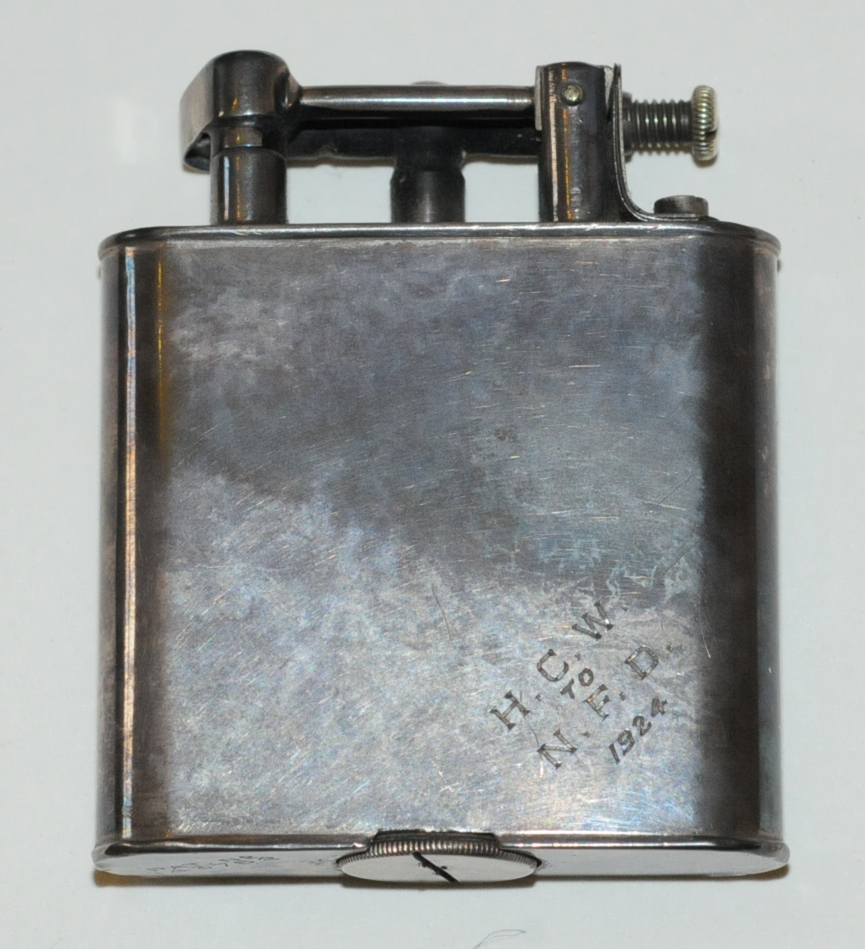 A Dunhill type silver cigarette lighter, London 1923. Width 5 cm ...