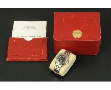 A gentleman's Omega Seamaster stainless steel wristwatch, professional chronometer 300 Meters/1000 Feet, with date, spare lin