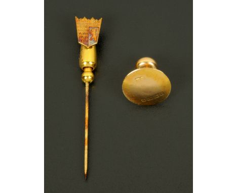 A Swiss 14 ct gold stick pin, bearing the arms of The City of Bern, and a 15 ct gold dress stud.