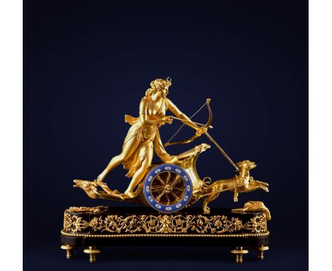 Gilt bronze clock. Dimensions: 50 x 56 cm. Superb Empire mantel clock, with carriage including a stag, a dog and the goddess 