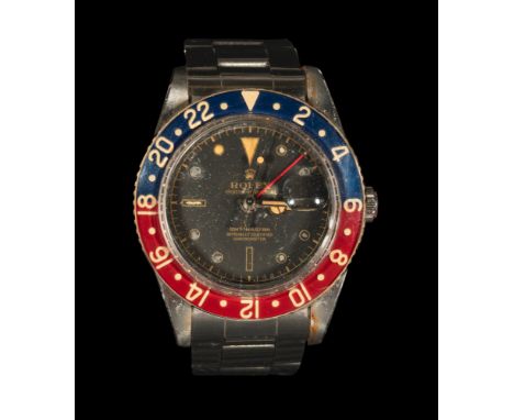 Black dial with painted indices and original luminescent material prior to the use of tritium, along with luminous hands and 