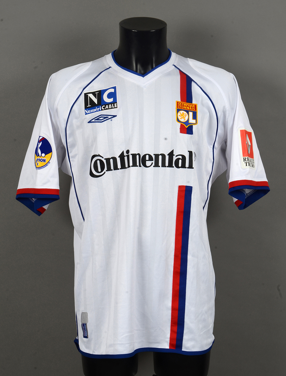 Maillot de Claudio Caçapa n°5 avec l’Olympique Lyonnais lors de la ...