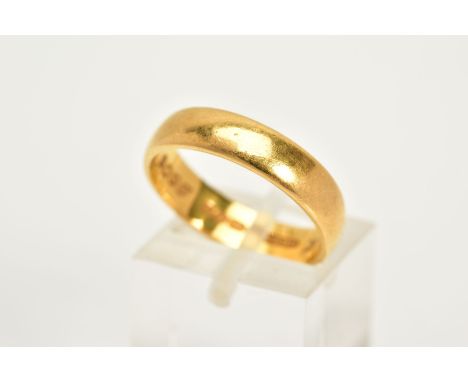 A 22CT GOLD WEDDING BAND, measuring 4.6mm in diameter, ring size P, hallmarked 22ct gold, Birmingham 1967, approximate gross 