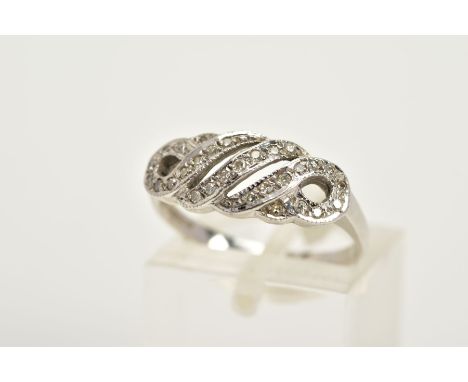 AN 18CT WHITE GOLD DIAMOND RING, of openwork infinity style design, set with single cut diamond detail, hallmarked 18ct gold 