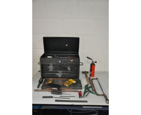A VINTAGE METAL ROEBUCK ENGINEERS TOOL CHEST containing lathe cutters, drills, taps, knurling head, measuring equipment etc