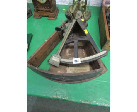 MARITIME, antique ebony framed octant in remains of original casing 