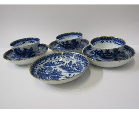 18th CENTURY TEAWARE, collection of 3 English willow pattern tea bowls and 4 similar saucers 
