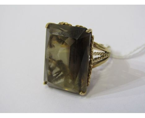 9ct YELLOW GOLD SMOKEY QUARTZ RING, impressive large fancy cushion cut smokey quartz on rope twist style mount, size K 