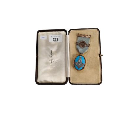 9 CARAT GOLD &amp; ENAMEL MASONIC JEWEL ENGRAVED TO REAR 'PRESENTED TO BRO.ANDREW BARNETT P.M. BY THE BRETHERN OF OF COPESTON