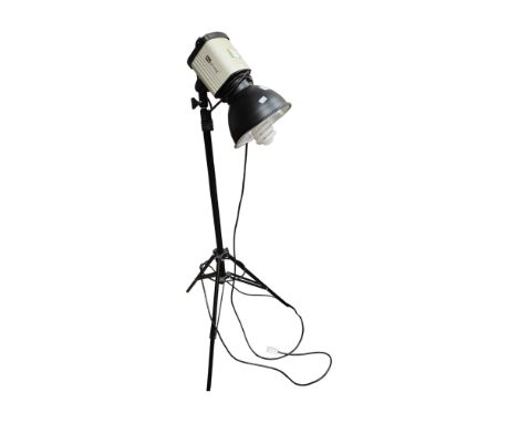 FLOOR STANDING PHOTOGRAPHIC LAMP