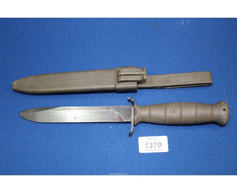 A USA "Lock" fighting Knife with scabbard. ****ALL WEAPONS MUST BE COLLECTED IN PERSON - NO POSTAGE. Proof of age will be req