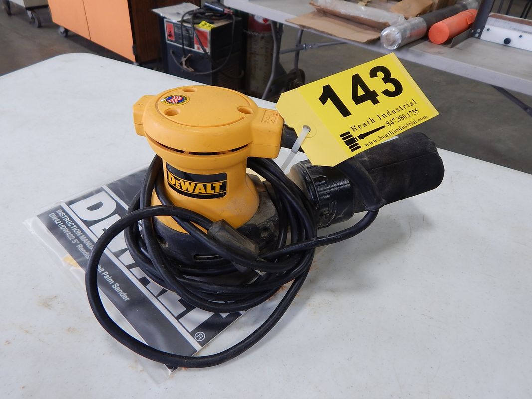 DEWALT MODEL DW421 RANDOM ORBIT PALM SANDER