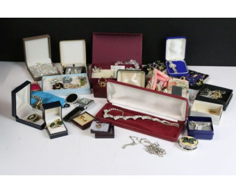 A collection of mainly vintage costume jewellery to include cufflinks, watches, necklaces, rings....etc. 