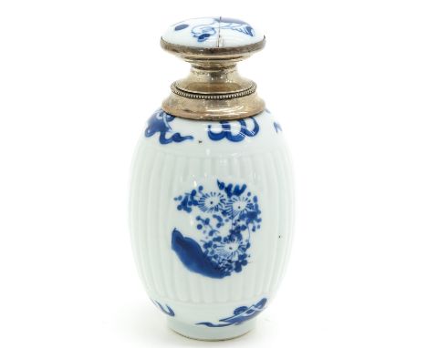 Floral decor, Kangxi Period, 14 cm. tall, top is restored. 