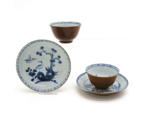 Including 2 cups and saucers, 12 cm. in diameter, chip.