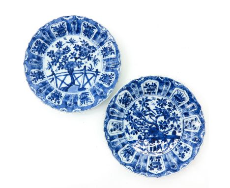 Garden decor, Kangxi Period, marked with Artimisia leaf, 23 cm. in diameter, light fritting.