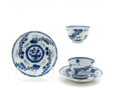 Floral decor, 18th Century, saucers are 13 cm. in diameter. 