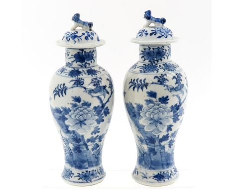 Floral decor, 27 cm. tall, Kangxi Mark.