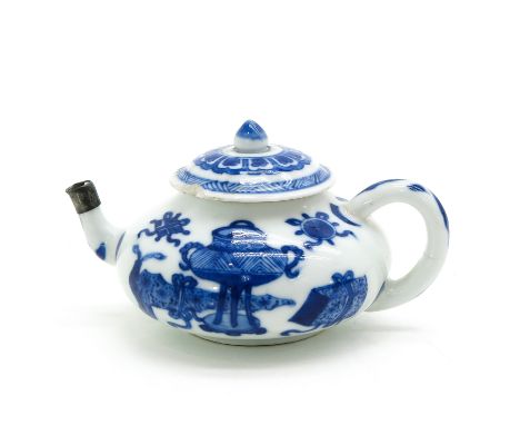 Kangxi Period, decorated with Chinese antiquities, 5 cm. tall, chip and hairline.