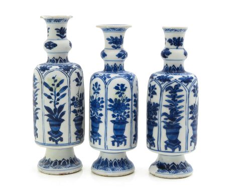 Floral decor, Kangxi Period, VungTau Cargo, 16 cm. tall, chip and hairline.