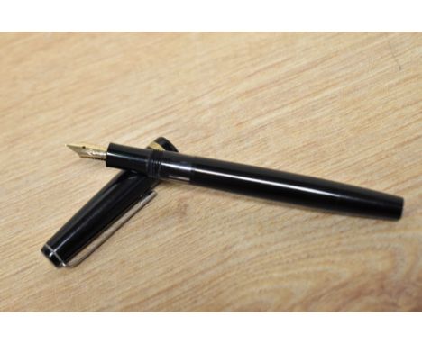A Bohler piston fill fountain pen in black having Bock 14k 585 nib