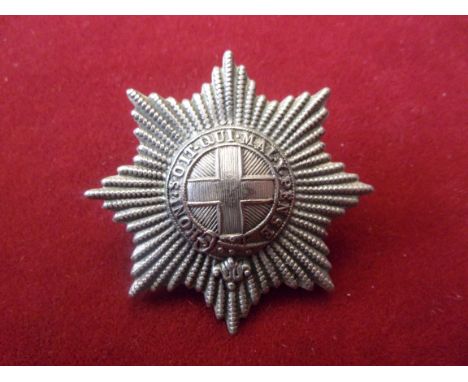 Coldstream Guards Warrant Officer or Staff Sergeants Puggaree Cap Badge: 1902 (White-metal) lugs, K&amp;K: 900. A fantastic b