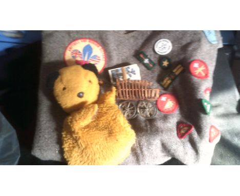 Mixed lot-Includes Boy Scouts Black with badges (Puncho)-small wooden cart-sooty glove puppet - and tea cards