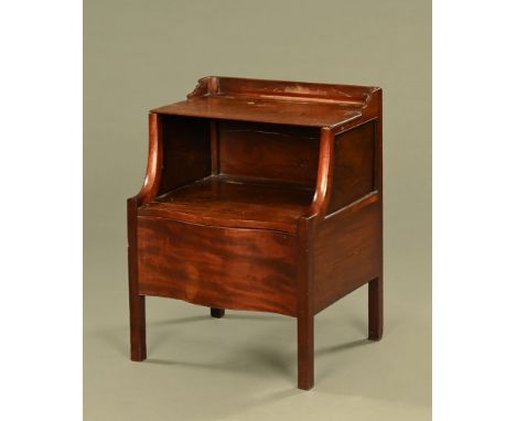 A 19th century Georgian mahogany Gillows style bedside table, with commode.  Height 75 cm, width 56 cm, depth 50 cm.  CONDITI