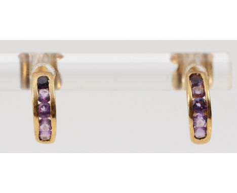 A 9ct gold pair of amethyst ear studs, 0.8gm 